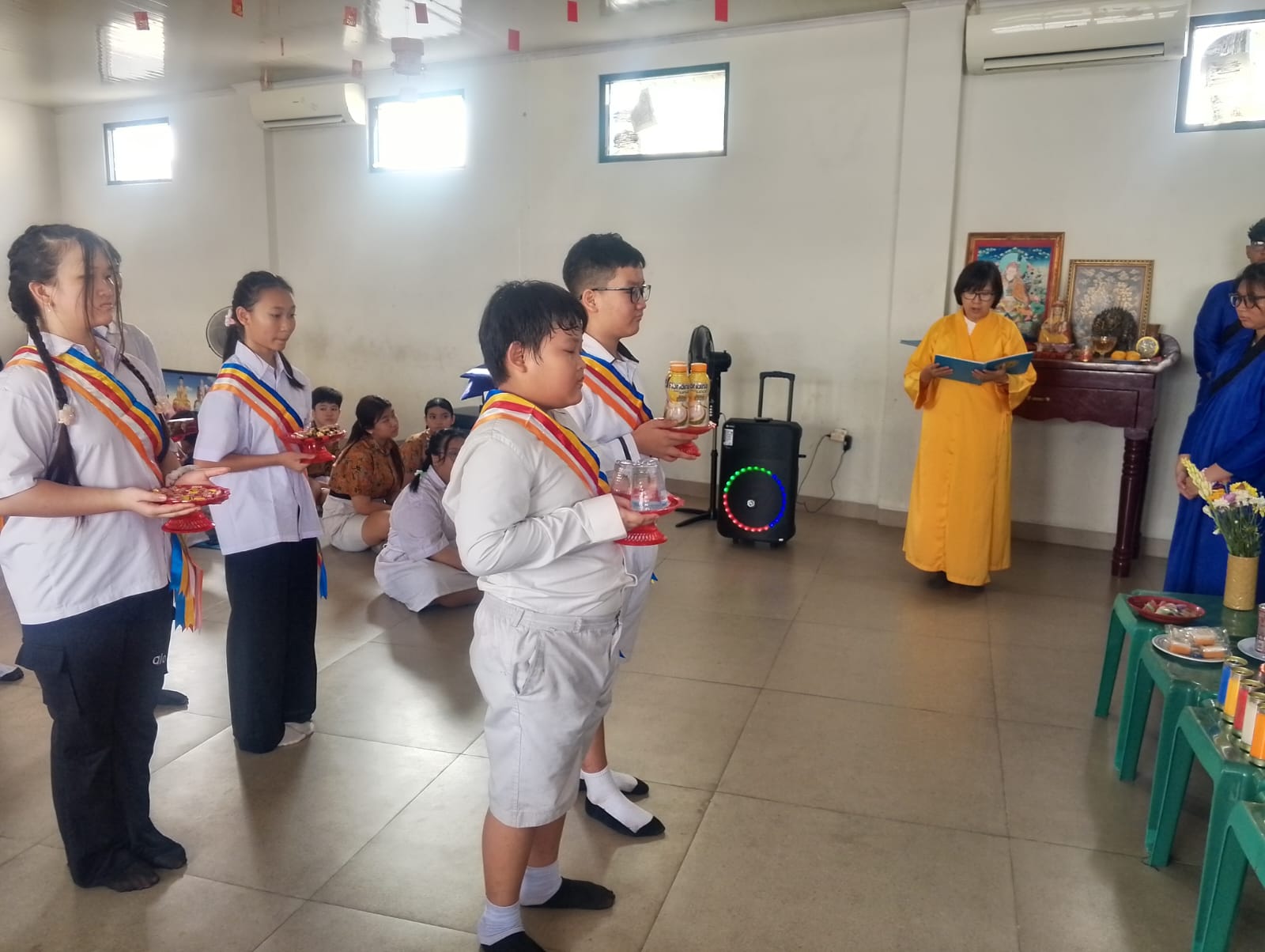 Puja bakti acara Waisak